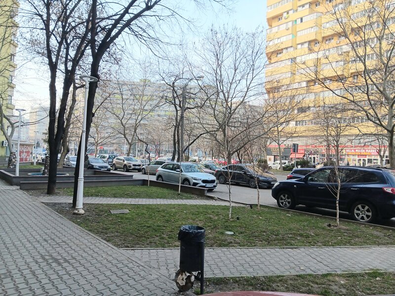 Mega Mall intersectie, stradal